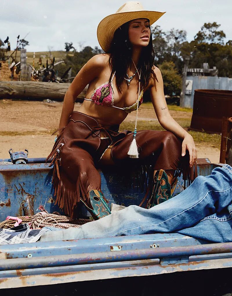 Вязаный крючком топ-бикини It's Now Cool в разноцветном цвете It’S Now Cool
Вязаный крючком топ-бикини It's Now Cool в разноцветном цвете It’S Now Cool