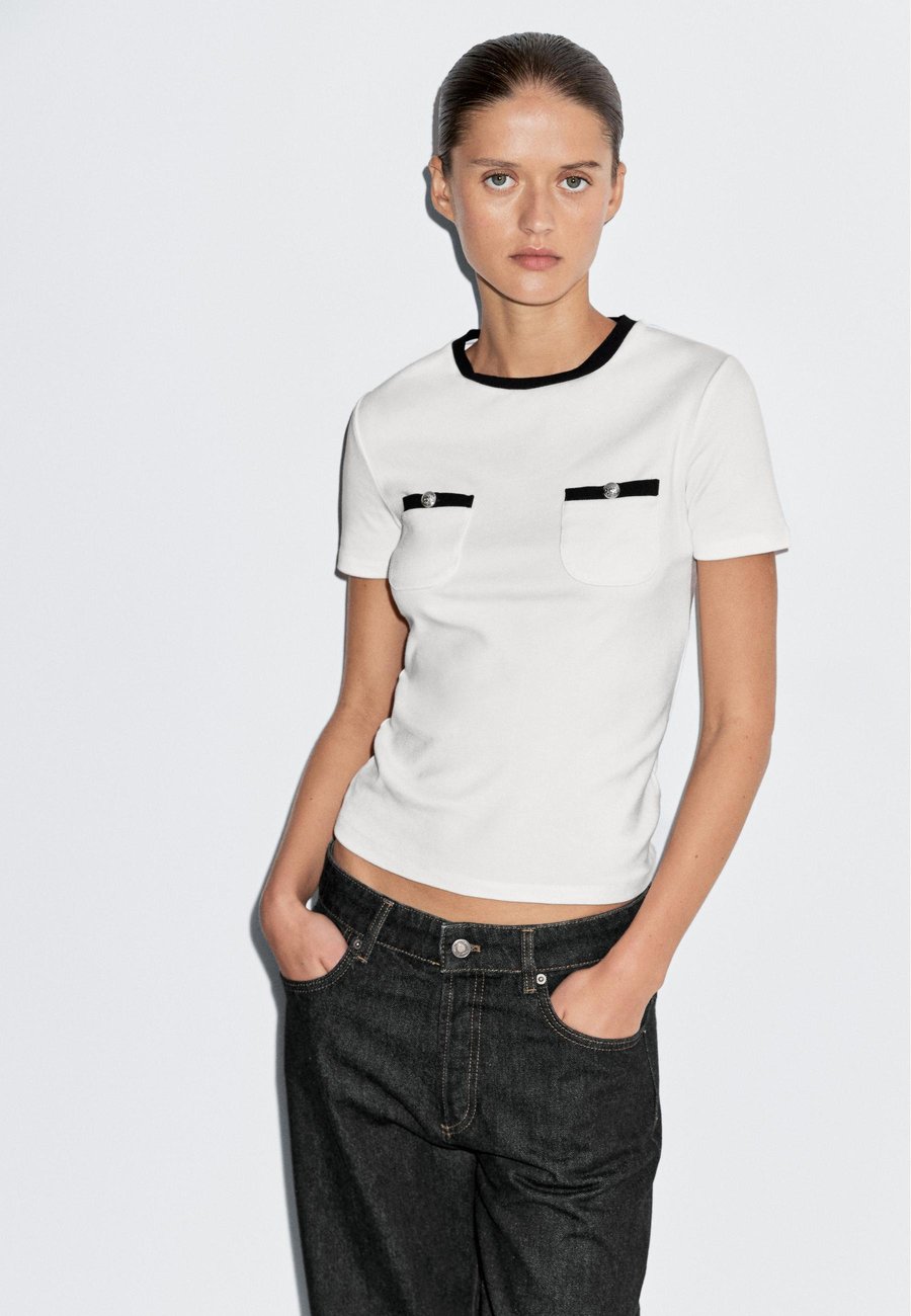 Футболка Massimo Dutti SHORT SLEEVE WITH DETAILS, White
Футболка Massimo Dutti SHORT SLEEVE WITH DETAILS, White