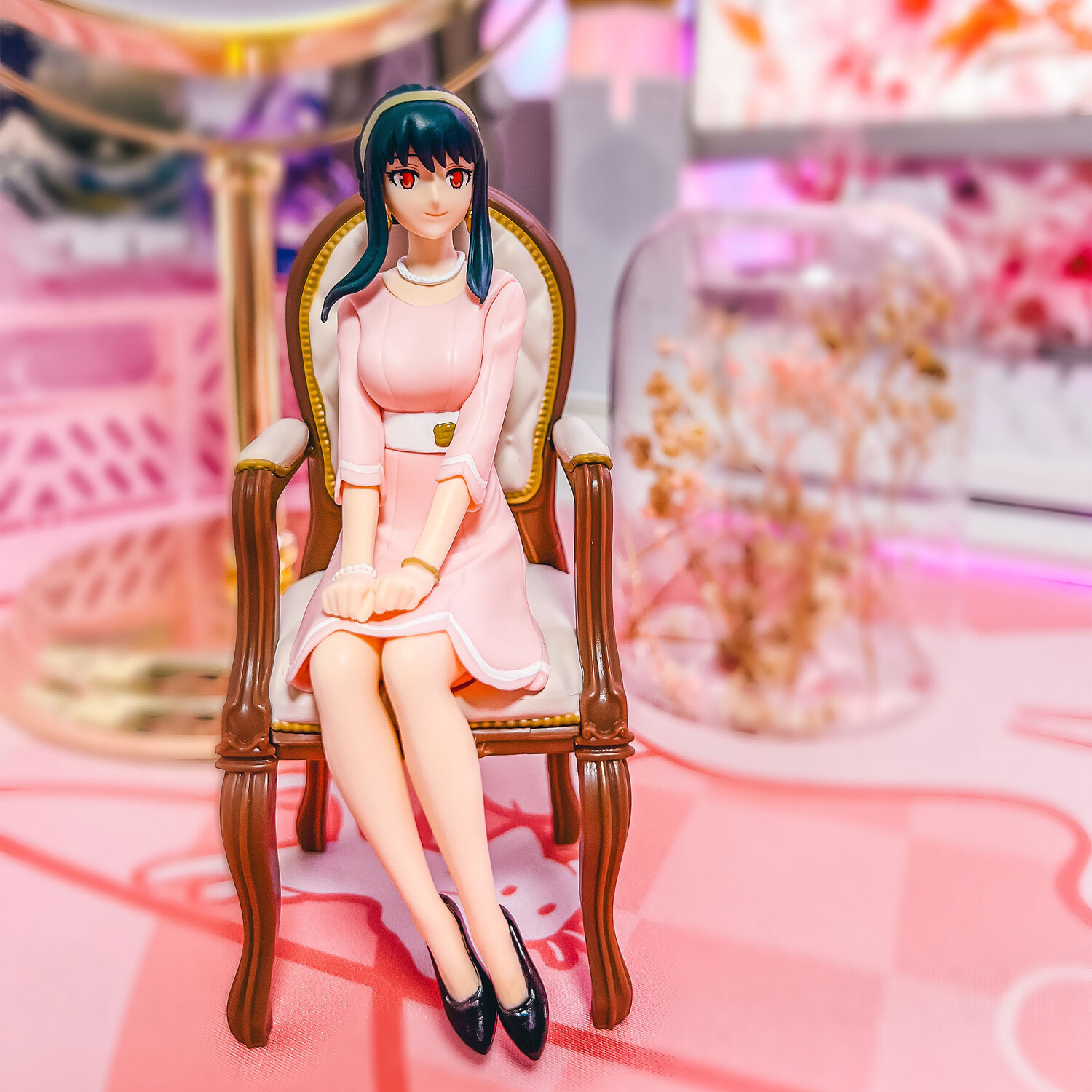 Spy x Family - Семейная фотофигурка Yor Forger 
Spy x Family - Семейная фотофигурка Yor Forger