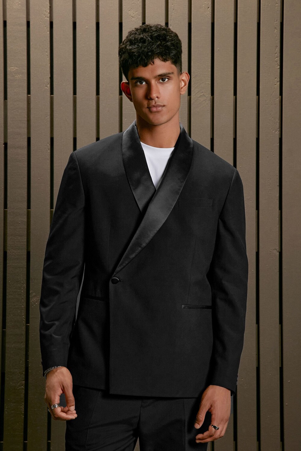 Смокинг Edit свободного кроя с конвертом спереди Next, черный
Смокинг Edit свободного кроя с конвертом спереди Next, черный