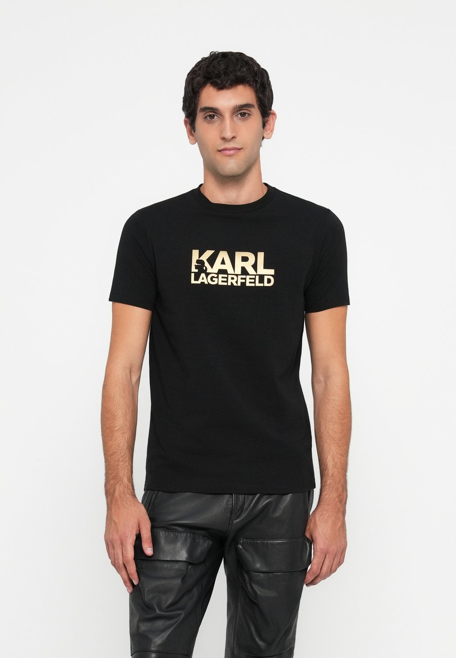 Футболка KARL LAGERFELD CREWNECK, Black\\Gold-Coloured/Gold-Coloured, Черный, Футболка KARL LAGERFELD CREWNECK, Black\\Gold-Coloured/Gold-Coloured
Футболка KARL LAGERFELD CREWNECK, Black\\Gold-Coloured/Gold-Coloured, Черный, Футболка KARL LAGERFELD CREWNECK, Black\\Gold-Coloured/Gold-Coloured