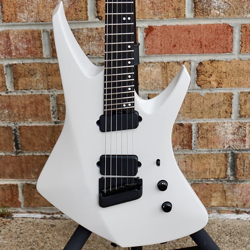 Электрогитара Ernie Ball Music Man Kaizen Chalk White 
Электрогитара Ernie Ball Music Man Kaizen Chalk White