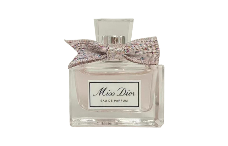 Набор пробников духов Miss Collection, цветочно-фруктовый парфюмерная вода ландыш персик ваниль 5мл DIOR
Набор пробников духов Miss Collection, цветочно-фруктовый парфюмерная вода ландыш персик ваниль 5мл DIOR