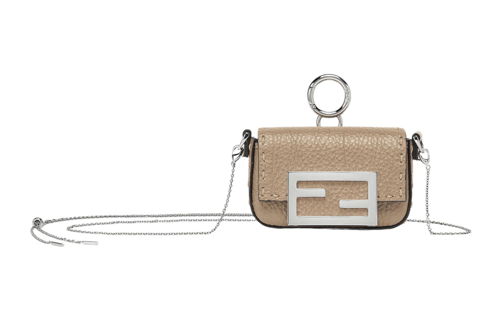 Аксессуары для сумки Baguette FENDI, gift set(basic set+box+shopping bag)
Аксессуары для сумки Baguette FENDI, gift set(basic set+box+shopping bag)