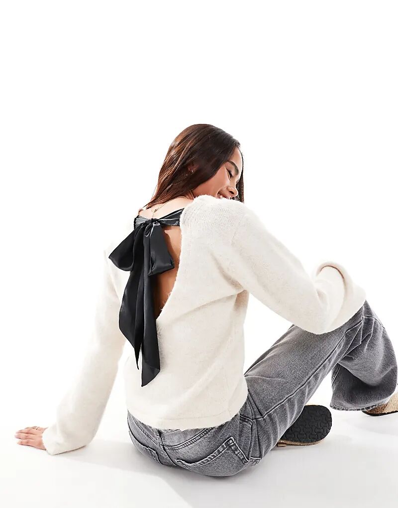 Джемпер с V-образным вырезом и контрастным бантом цвета овсянки Miss Selfridge 
Джемпер с V-образным вырезом и контрастным бантом цвета овсянки Miss Selfridge