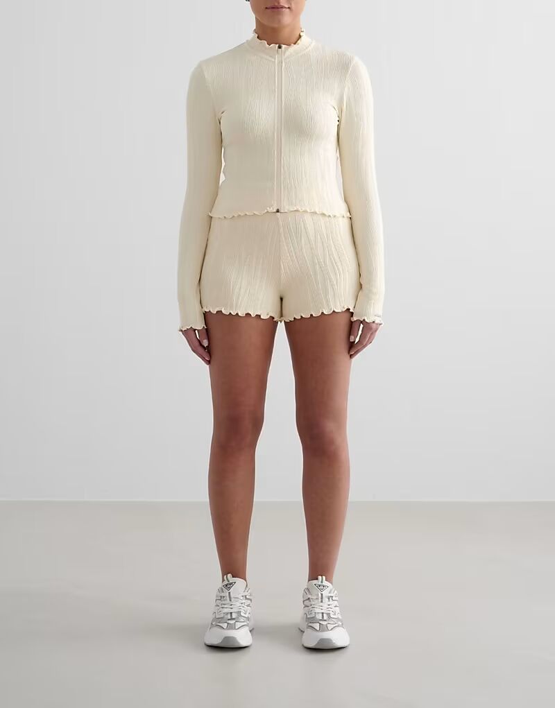 Шорты-тюльпаны Almond белого цвета Aim'N
Шорты-тюльпаны Almond белого цвета Aim'N