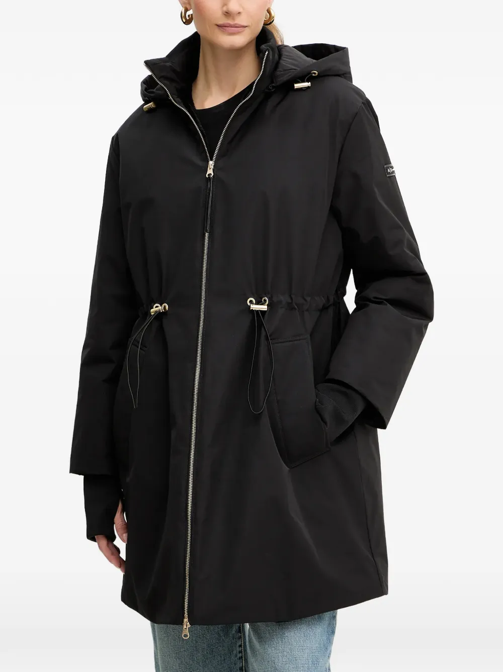 Плащ с капюшоном и кулиской Armani Exchange, черный
Плащ с капюшоном и кулиской Armani Exchange, черный