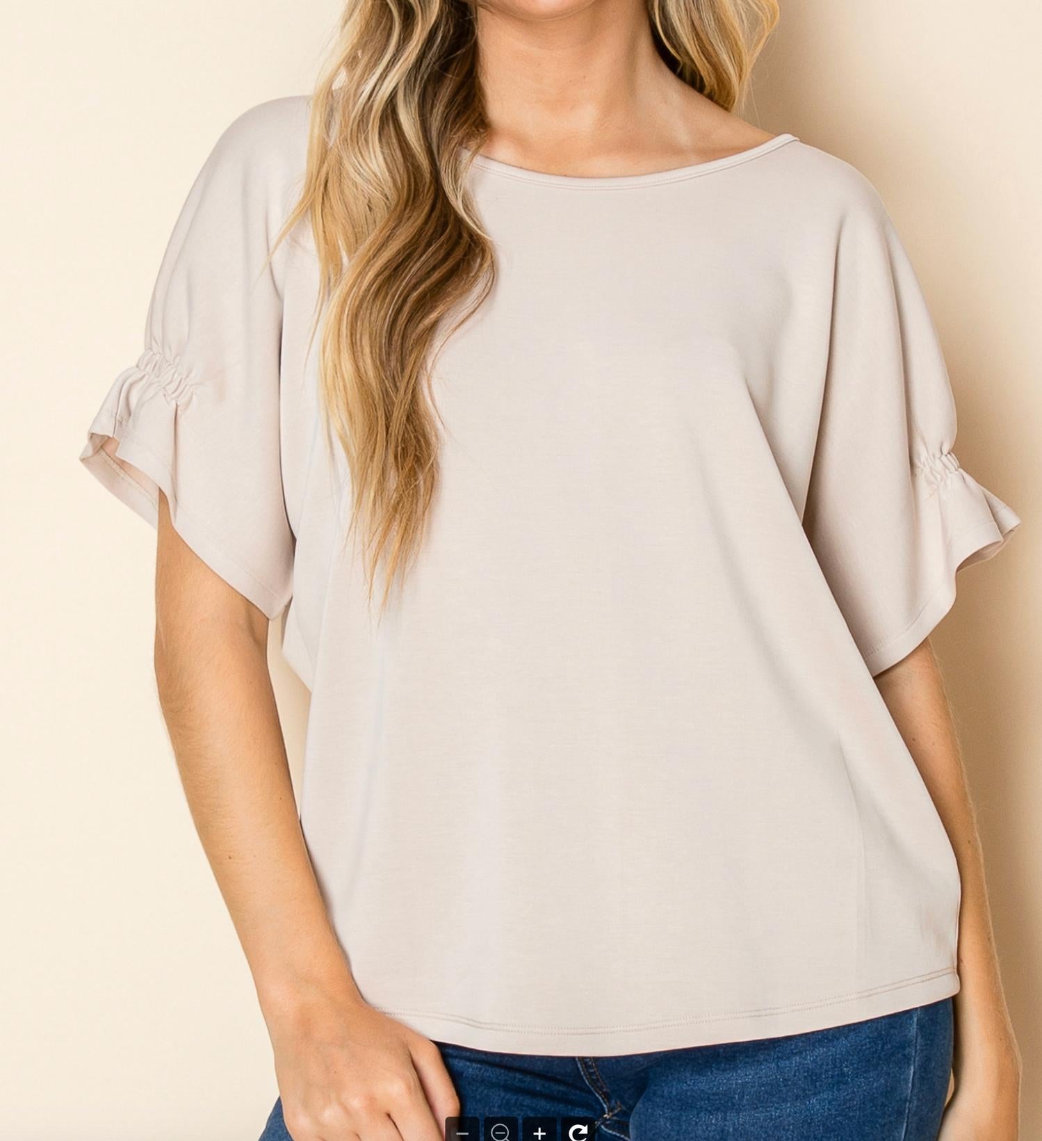 Блузка с присборенными рукавами бежевого цвета Wonderful & Young 
Блузка с присборенными рукавами бежевого цвета Wonderful & Young