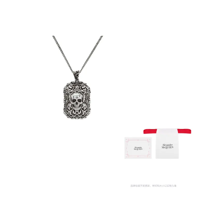 Мужское колье Alexander McQueen
Мужское колье Alexander McQueen