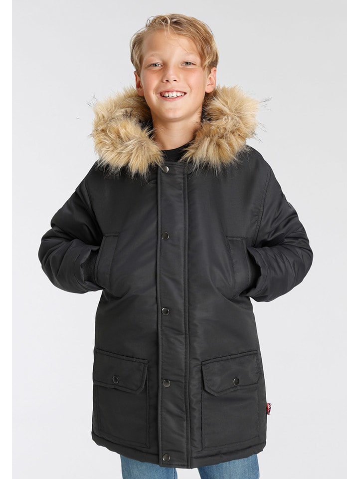 Lonsdale Парка «Ротли» черного цвета
Lonsdale Парка «Ротли» черного цвета