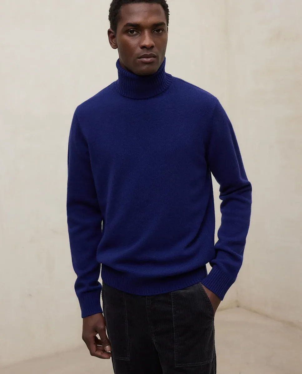 Мужской джемпер из тонкой пряжи с отложным воротником и резинкой на манжетах и поясе Ecoalf, синий
Мужской джемпер из тонкой пряжи с отложным воротником и резинкой на манжетах и поясе Ecoalf, синий