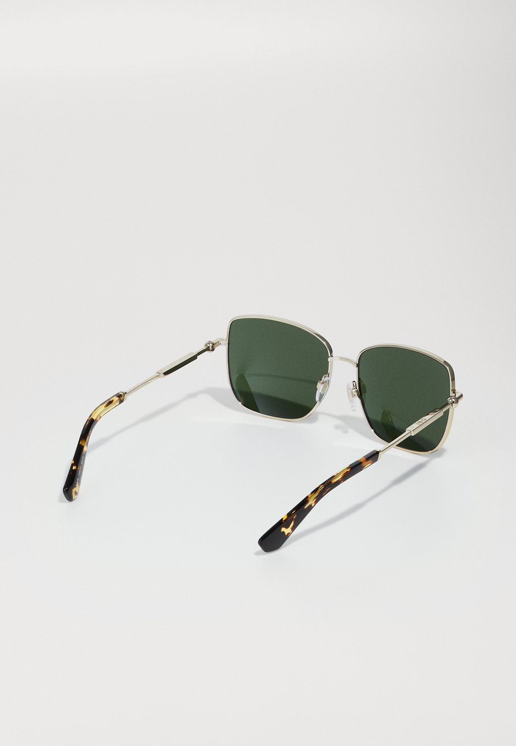 Солнцезащитные очки Burberry, золотой
Солнцезащитные очки Burberry, золотой