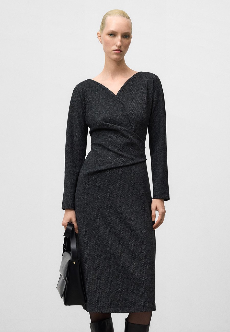 Платье ADOLFO DOMINGUEZ HERRINGBONE MIDI, Grey/Black/Grey
Платье ADOLFO DOMINGUEZ HERRINGBONE MIDI, Grey/Black/Grey