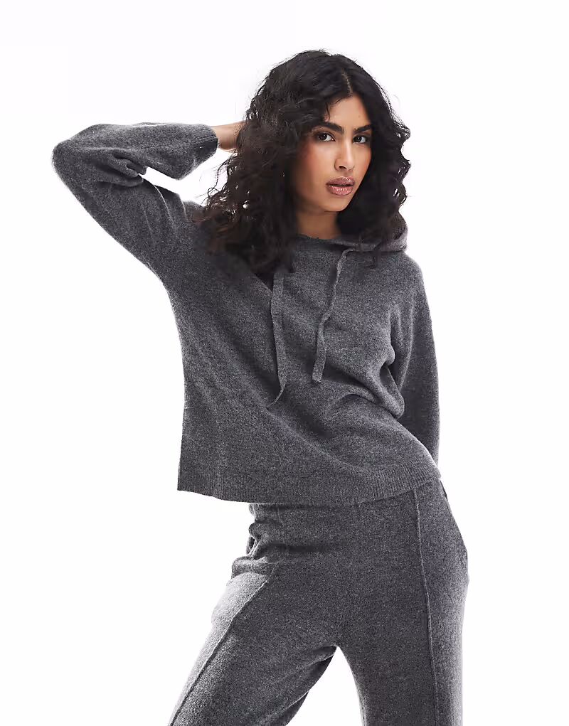 Комплект уютного вязаного худи и брюк микс-энд-мэтч в темно-сером меланже
Комплект уютного вязаного худи и брюк микс-энд-мэтч в темно-сером меланже