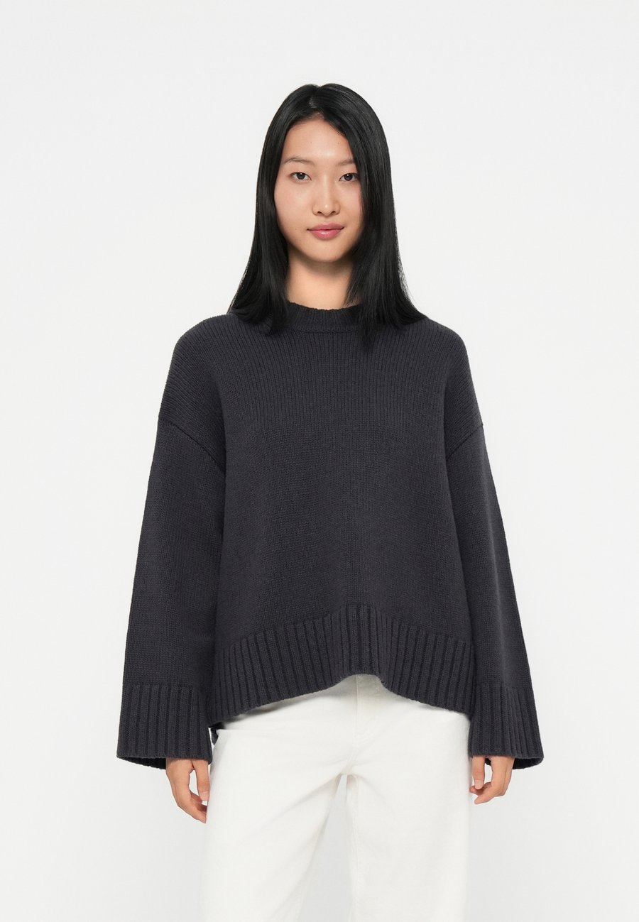 Джемпер Samsøe Samsøe KEIKU SWEATER, Charcoal Art/Dark Grey
Джемпер Samsøe Samsøe KEIKU SWEATER, Charcoal Art/Dark Grey