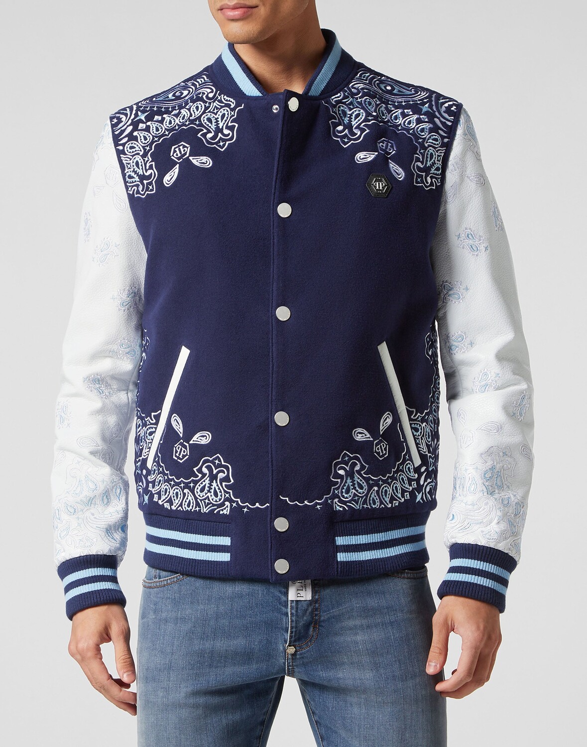 Бомбер из шерсти и кожи с узором пейсли-фуляр Philipp Plein, цвет Dark Blue, Синий, Бомбер из шерсти и кожи с узором пейсли-фуляр Philipp Plein, цвет Dark Blue
Бомбер из шерсти и кожи с узором пейсли-фуляр Philipp Plein, цвет Dark Blue, Синий, Бомбер из шерсти и кожи с узором пейсли-фуляр Philipp Plein, цвет Dark Blue