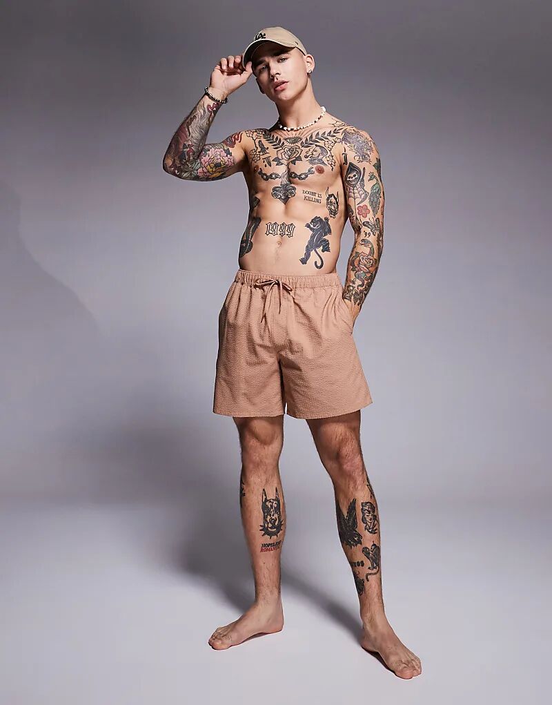 Шорты для плавания из ткани сирсакер средней длины коричневого цвета ASOS DESIGN
Шорты для плавания из ткани сирсакер средней длины коричневого цвета ASOS DESIGN