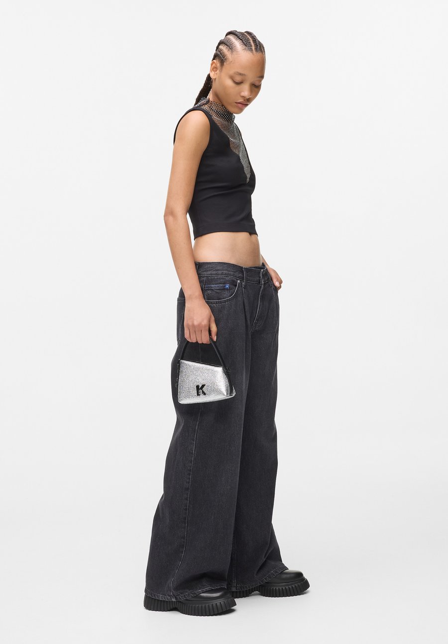 Сумка Karl Lagerfeld Jeans GEO SPARKLE MINI, Silver/Silver-Coloured
Сумка Karl Lagerfeld Jeans GEO SPARKLE MINI, Silver/Silver-Coloured