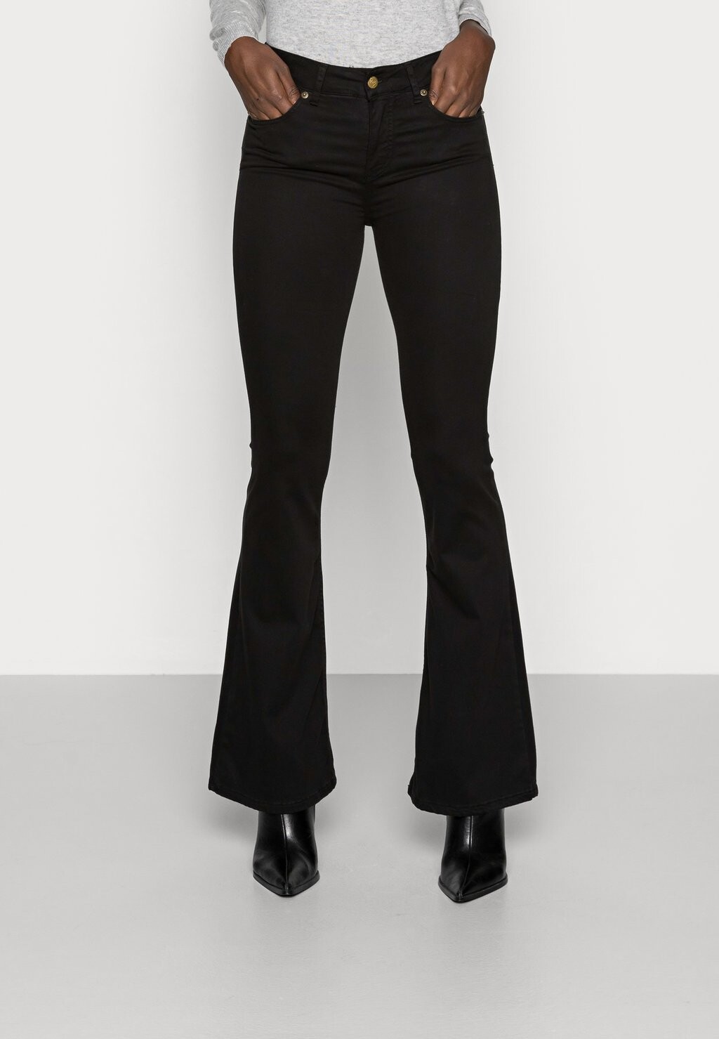 Брюки LOIS Jeans, черный
Брюки LOIS Jeans, черный