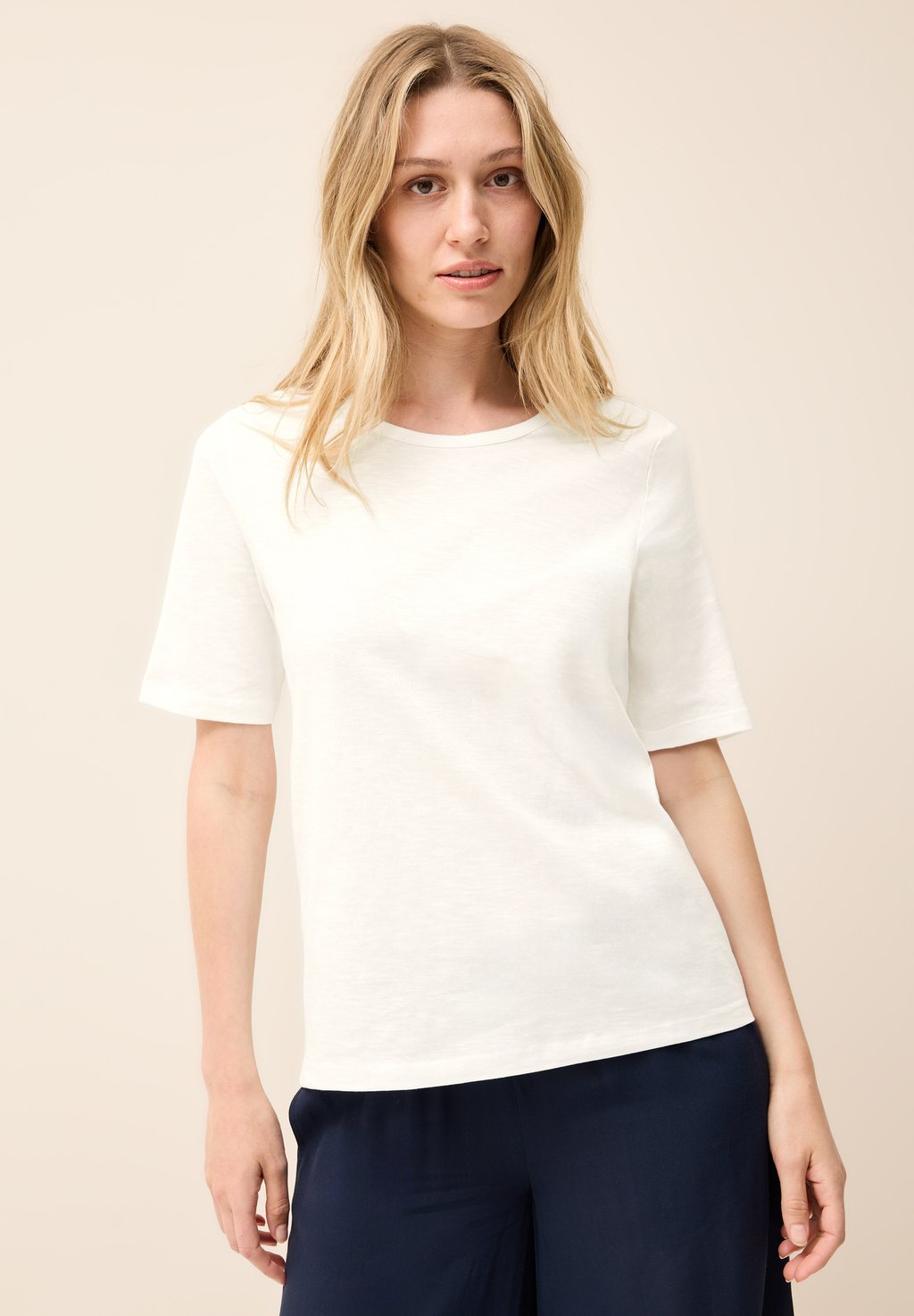 Базовая футболка Cecil, слоновая кость
Базовая футболка Cecil, слоновая кость