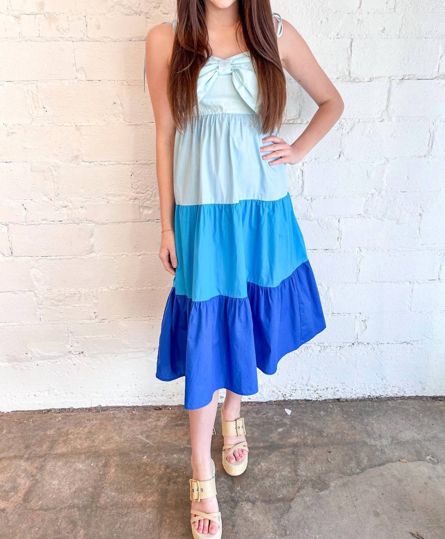 Блейр Миди-платье в синем цвете Day + moon 
Блейр Миди-платье в синем цвете Day + moon