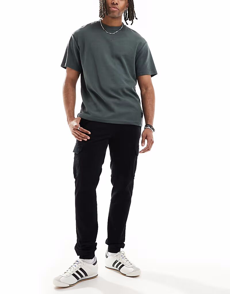 Брюки-карго из хлопка Threadbare с эластичной отделкой черного цвета
Брюки-карго из хлопка Threadbare с эластичной отделкой черного цвета