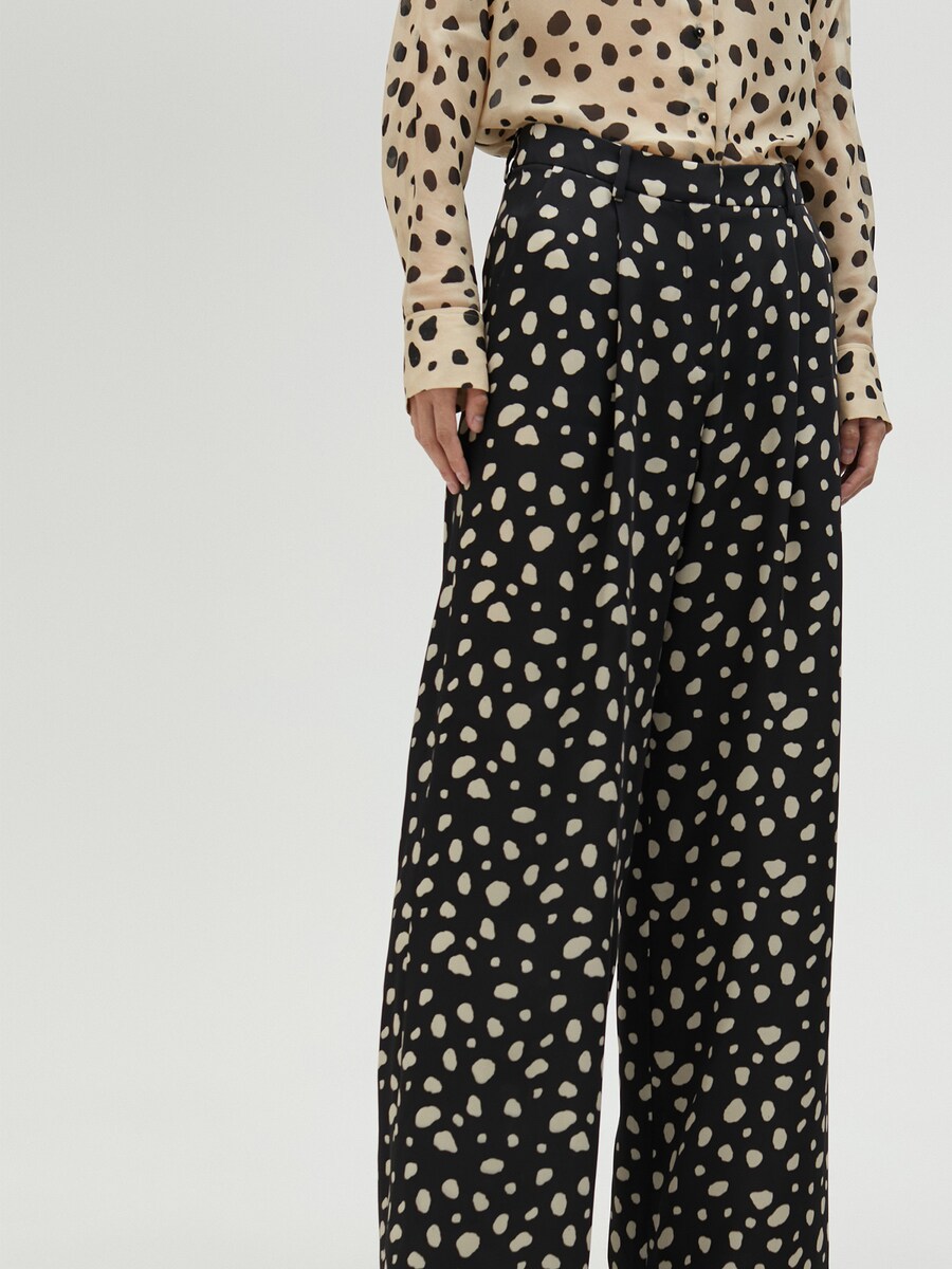 Брюки свободного кроя Lola Casademunt, черный
Брюки свободного кроя Lola Casademunt, черный