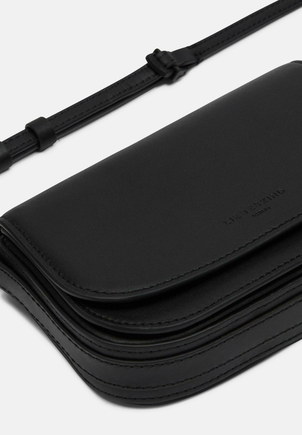 Сумка через плечо EZRA KLEINE Liebeskind Berlin, черный
Сумка через плечо EZRA KLEINE Liebeskind Berlin, черный