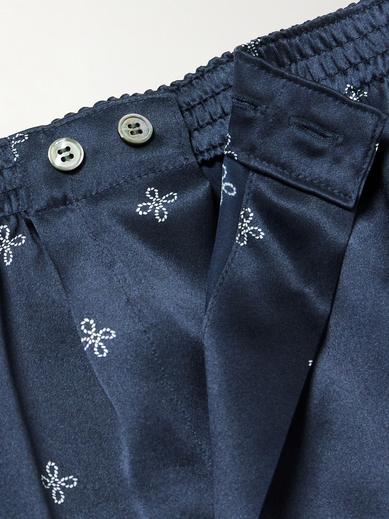 Боксеры-шорты из шелка и атласа с принтом Brindisi DEREK ROSE, темно-синий
Боксеры-шорты из шелка и атласа с принтом Brindisi DEREK ROSE, темно-синий