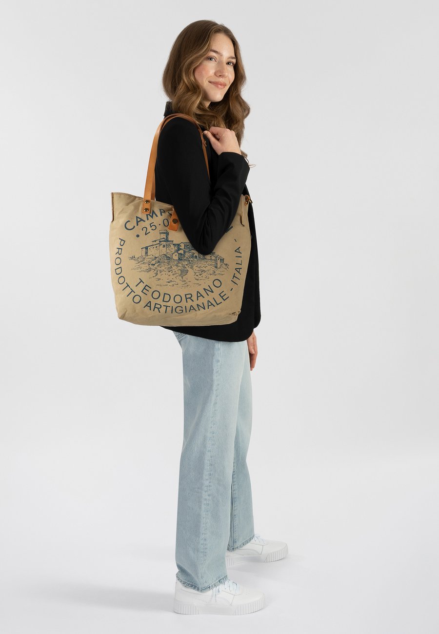 Сумка Campomaggi Handbag, Beige-Oceano/Olive
Сумка Campomaggi Handbag, Beige-Oceano/Olive