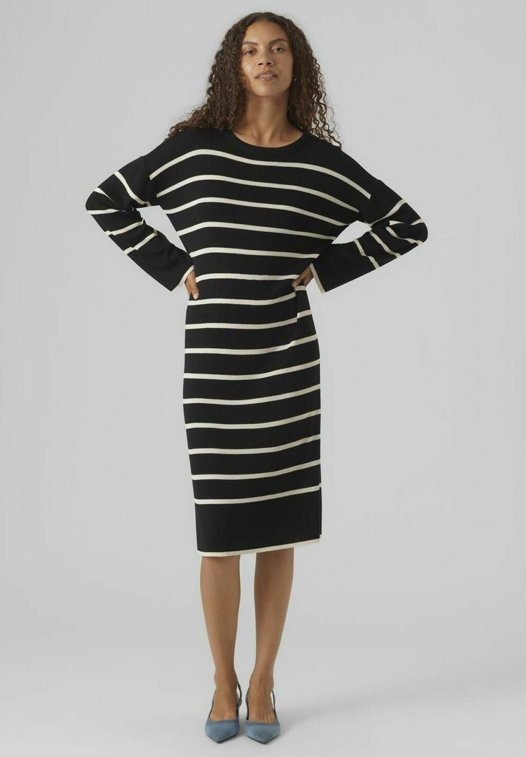 Трикотажное платье LOCKER GESCHNITTEN RUNDHALS ÄRMELBÜNDCHEN TIEF ANGESETZTE SCHULTER Vero Moda, цвет black
Трикотажное платье LOCKER GESCHNITTEN RUNDHALS ÄRMELBÜNDCHEN TIEF ANGESETZTE SCHULTER Vero Moda, цвет black