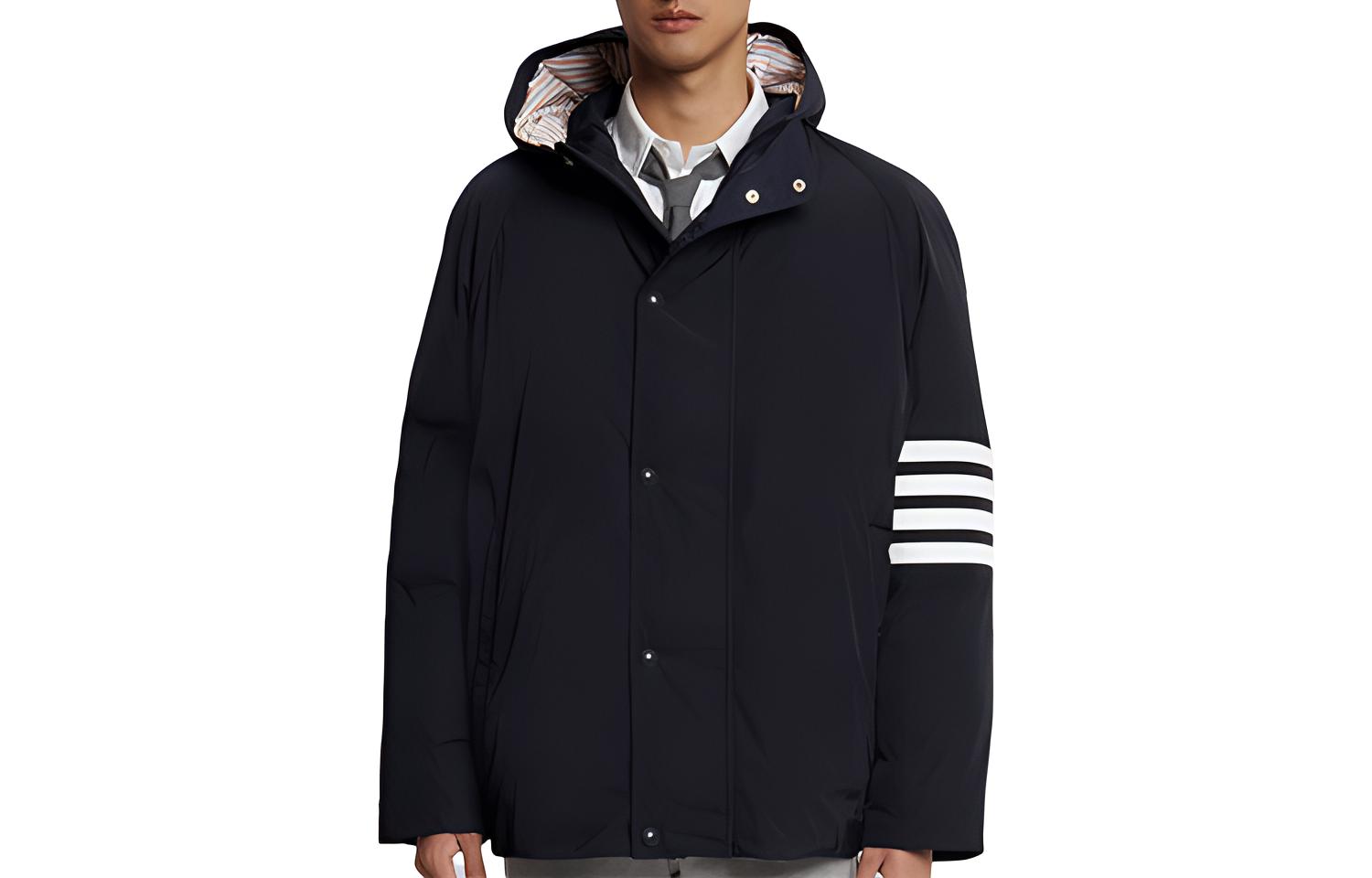 Утепленная куртка с капюшоном на 4 молнии THOM BROWNE, синий
Утепленная куртка с капюшоном на 4 молнии THOM BROWNE, синий