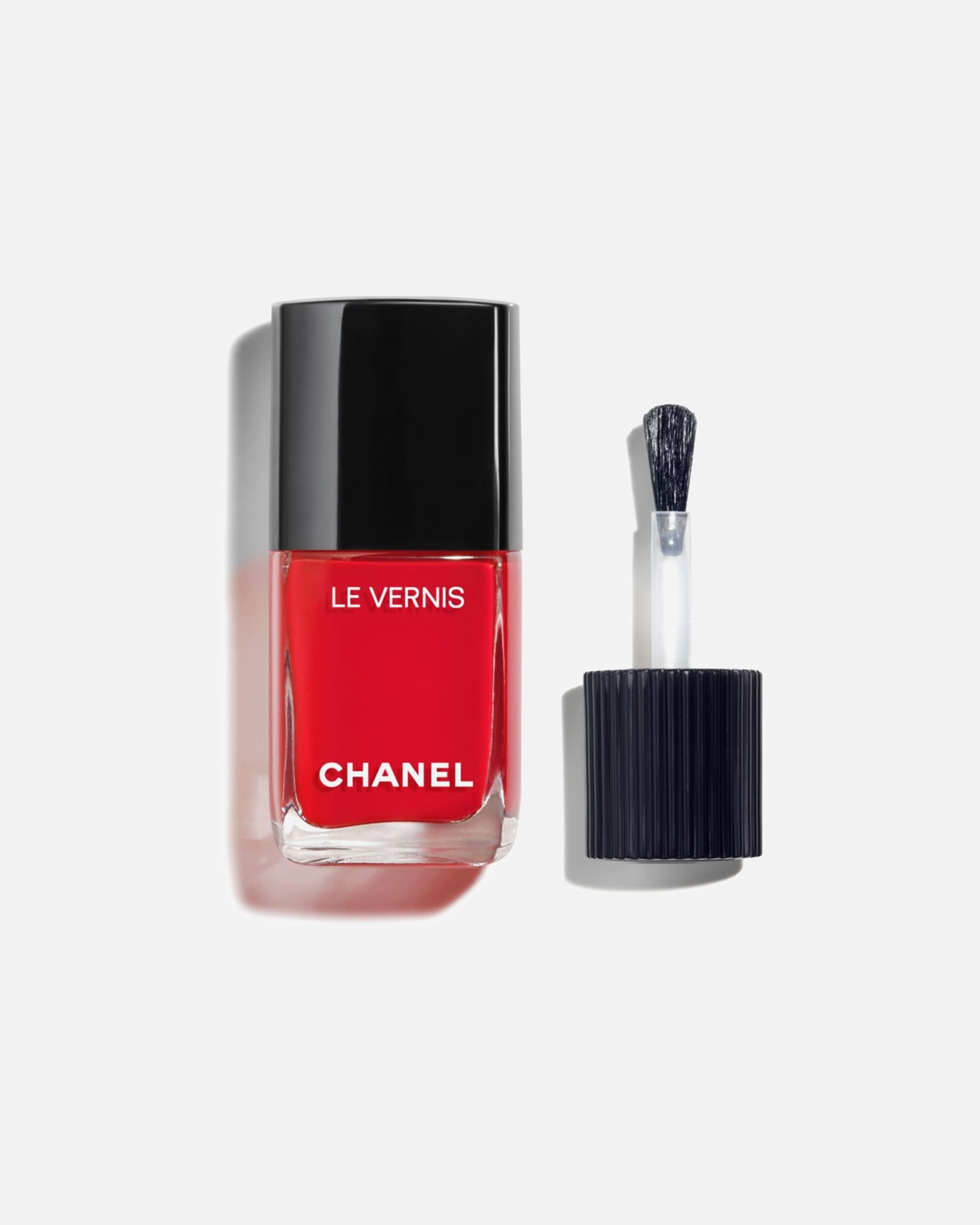 Лак для ногтей Le vernis nail polish Chanel, nr. 147 incendiaire, 13 мл
Лак для ногтей Le vernis nail polish Chanel, nr. 147 incendiaire, 13 мл
