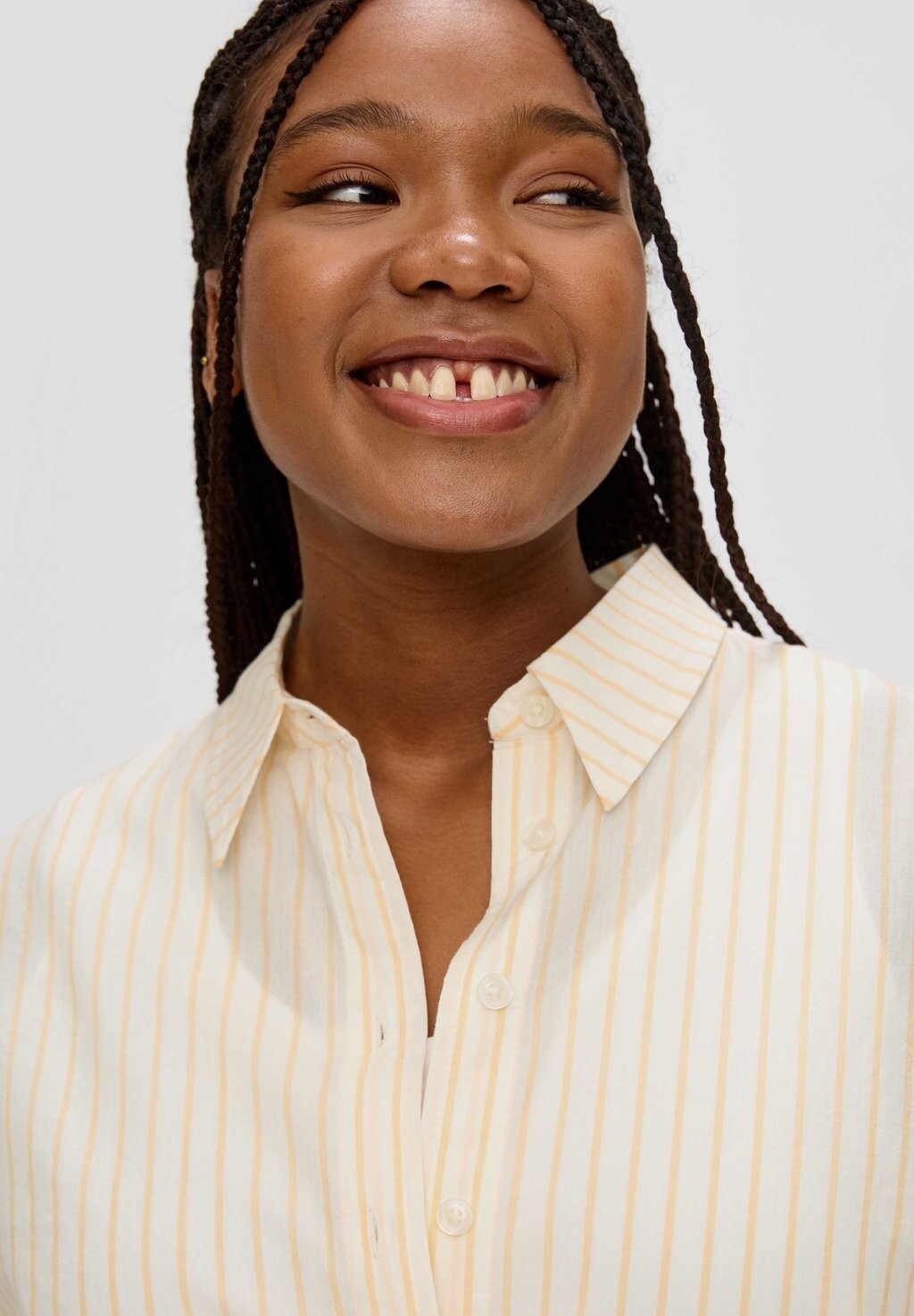 Блузка на пуговицах MIT VERLÄNGERTEM RÜCKENSAUM QS, светло-желтый
Блузка на пуговицах MIT VERLÄNGERTEM RÜCKENSAUM QS, светло-желтый