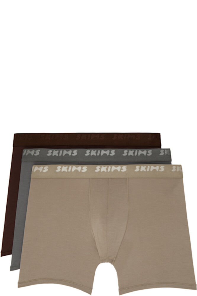 Упаковка из трех разноцветных трусов-боксеров SKIMS Stretch 5 дюймов
Упаковка из трех разноцветных трусов-боксеров SKIMS Stretch 5 дюймов