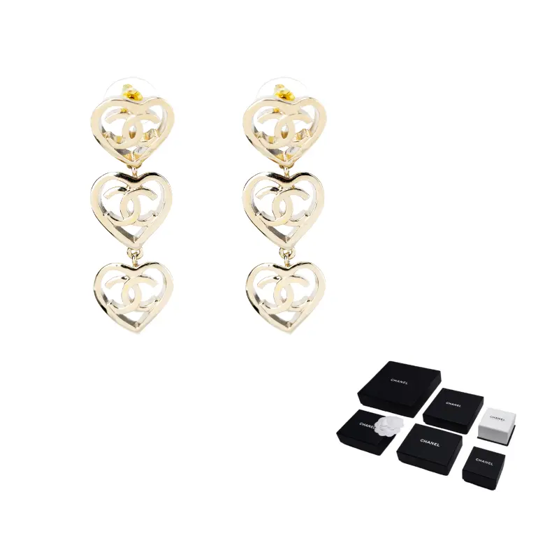 Серьги женские CHANEL
Серьги женские CHANEL