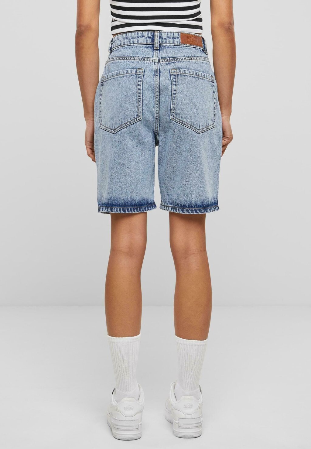 Джинсовые шорты Bermuda Urban Classics, светло-голубой оттенок, стираный
Джинсовые шорты Bermuda Urban Classics, светло-голубой оттенок, стираный