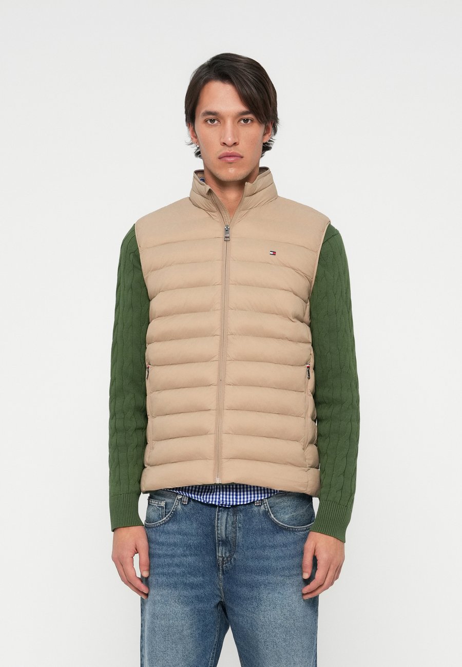 Куртка Tommy Hilfiger PACKABLE VEST, Coastal Taupe/Taupe
Куртка Tommy Hilfiger PACKABLE VEST, Coastal Taupe/Taupe