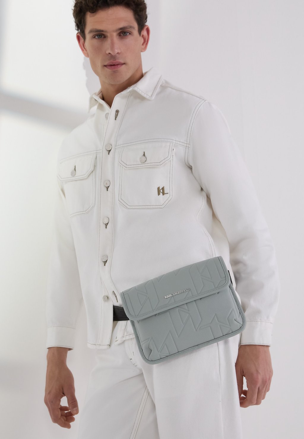 Поясная сумка KARL LAGERFELD, серый
Поясная сумка KARL LAGERFELD, серый