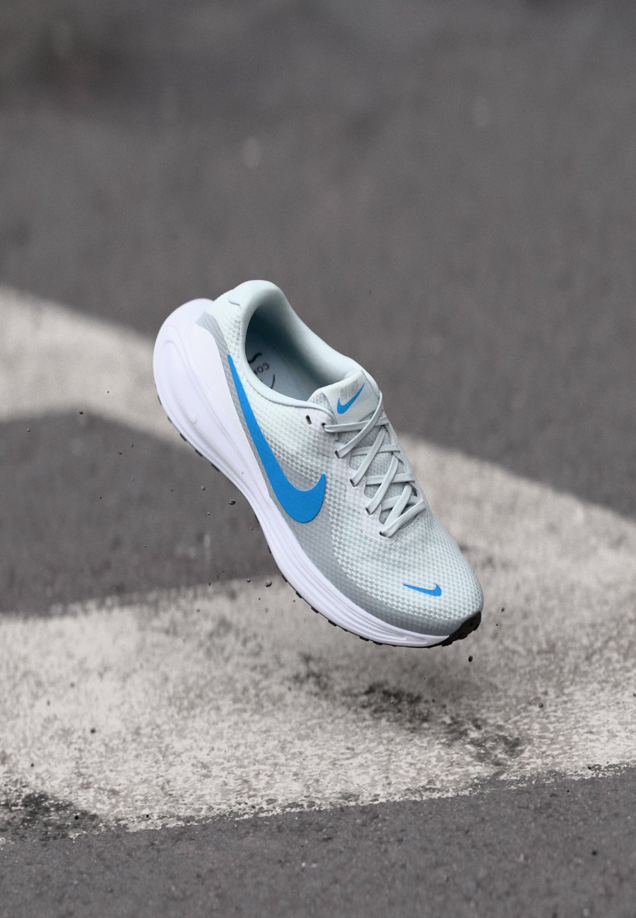 Кроссовки Nike Performance REVOLUTION 8, Pure Platinum-Coloured/Blue Hero/Wolf Grey/White/Black/Grey
Кроссовки Nike Performance REVOLUTION 8, Pure Platinum-Coloured/Blue Hero/Wolf Grey/White/Black/Grey