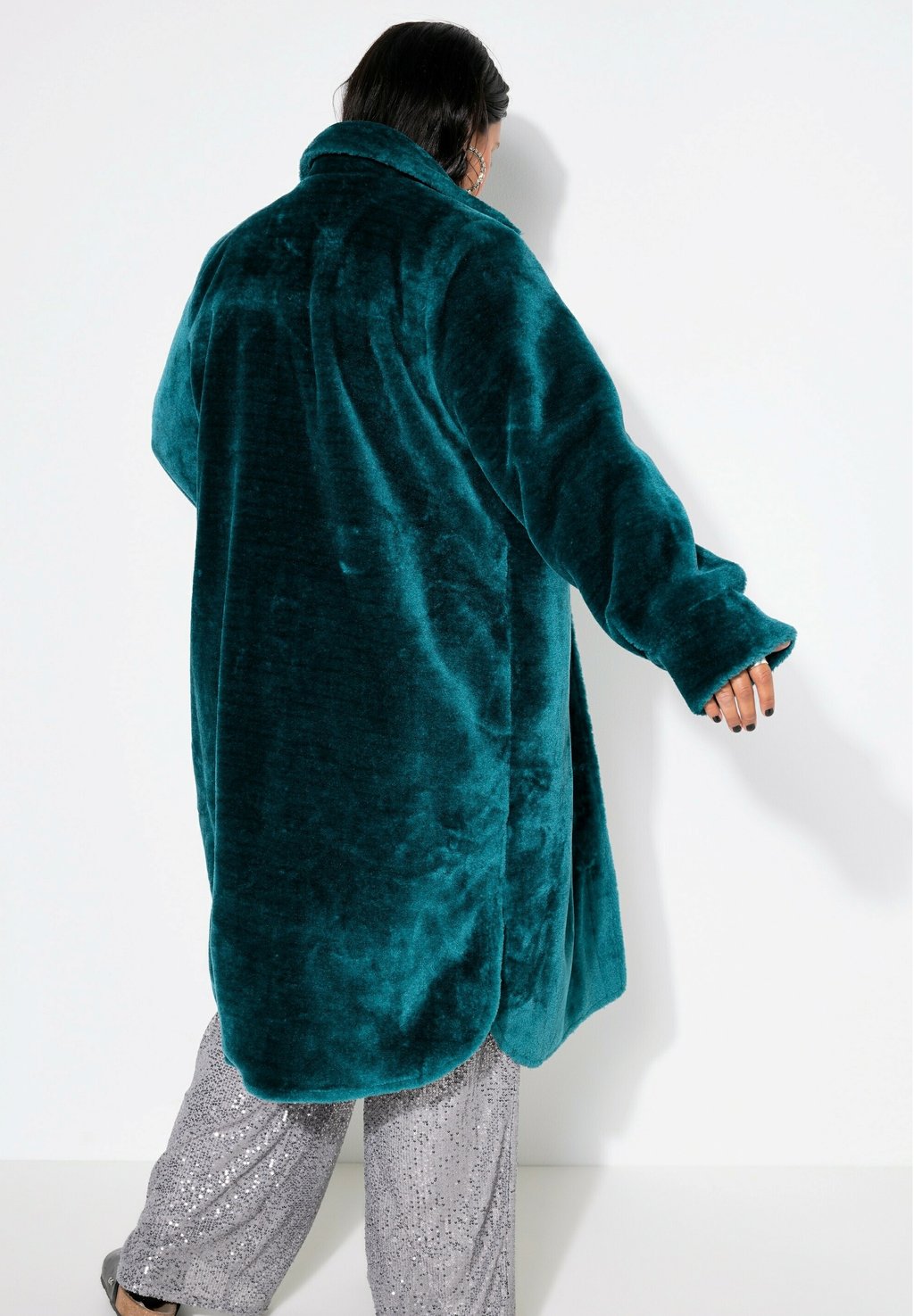 Зимнее пальто WIDE SHAPE LANGARM Studio Untold, бирюзовый, Зеленый, Зимнее пальто WIDE SHAPE LANGARM Studio Untold, бирюзовый
Зимнее пальто WIDE SHAPE LANGARM Studio Untold, бирюзовый, Зеленый, Зимнее пальто WIDE SHAPE LANGARM Studio Untold, бирюзовый