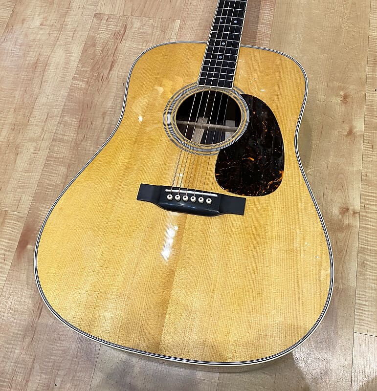 Акустическая гитара Martin Standard Series D-35 (SN № 2684334) Standard Series D-35 Acoustic Guitar
Акустическая гитара Martin Standard Series D-35 (SN № 2684334) Standard Series D-35 Acoustic Guitar