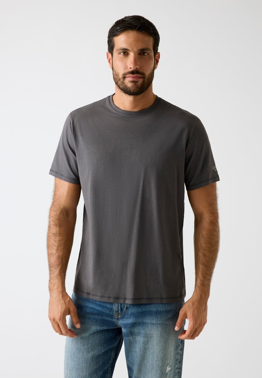 Футболка Guess Basic T-shirt, Grau/Grey, Серый, Футболка Guess Basic T-shirt, Grau/Grey
Футболка Guess Basic T-shirt, Grau/Grey, Серый, Футболка Guess Basic T-shirt, Grau/Grey