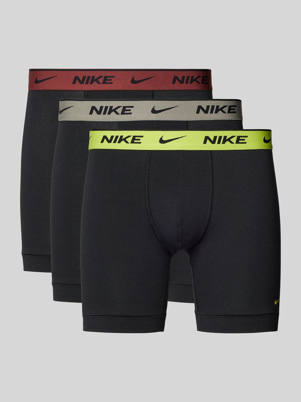 Боксеры с этикеткой на поясе, модель «E-DAY», в упаковке 3 шт Nike, черный
Боксеры с этикеткой на поясе, модель «E-DAY», в упаковке 3 шт Nike, черный