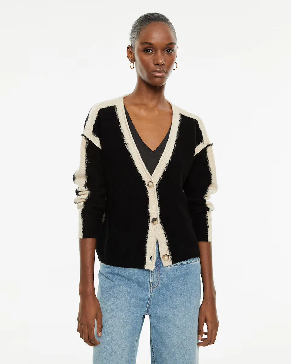 Женский кардиган с контрастными деталями и застежкой на пуговицы System Action, черный
Женский кардиган с контрастными деталями и застежкой на пуговицы System Action, черный