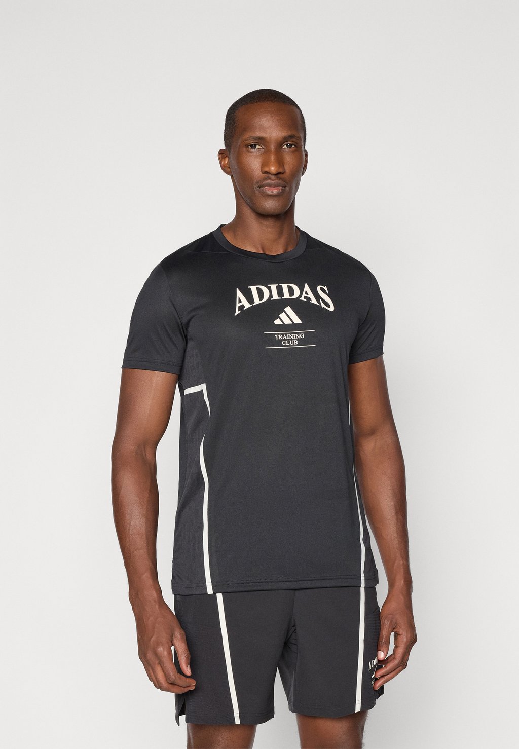 Спортивная футболка LEGACY Adidas Performance, черный 
Спортивная футболка LEGACY Adidas Performance, черный