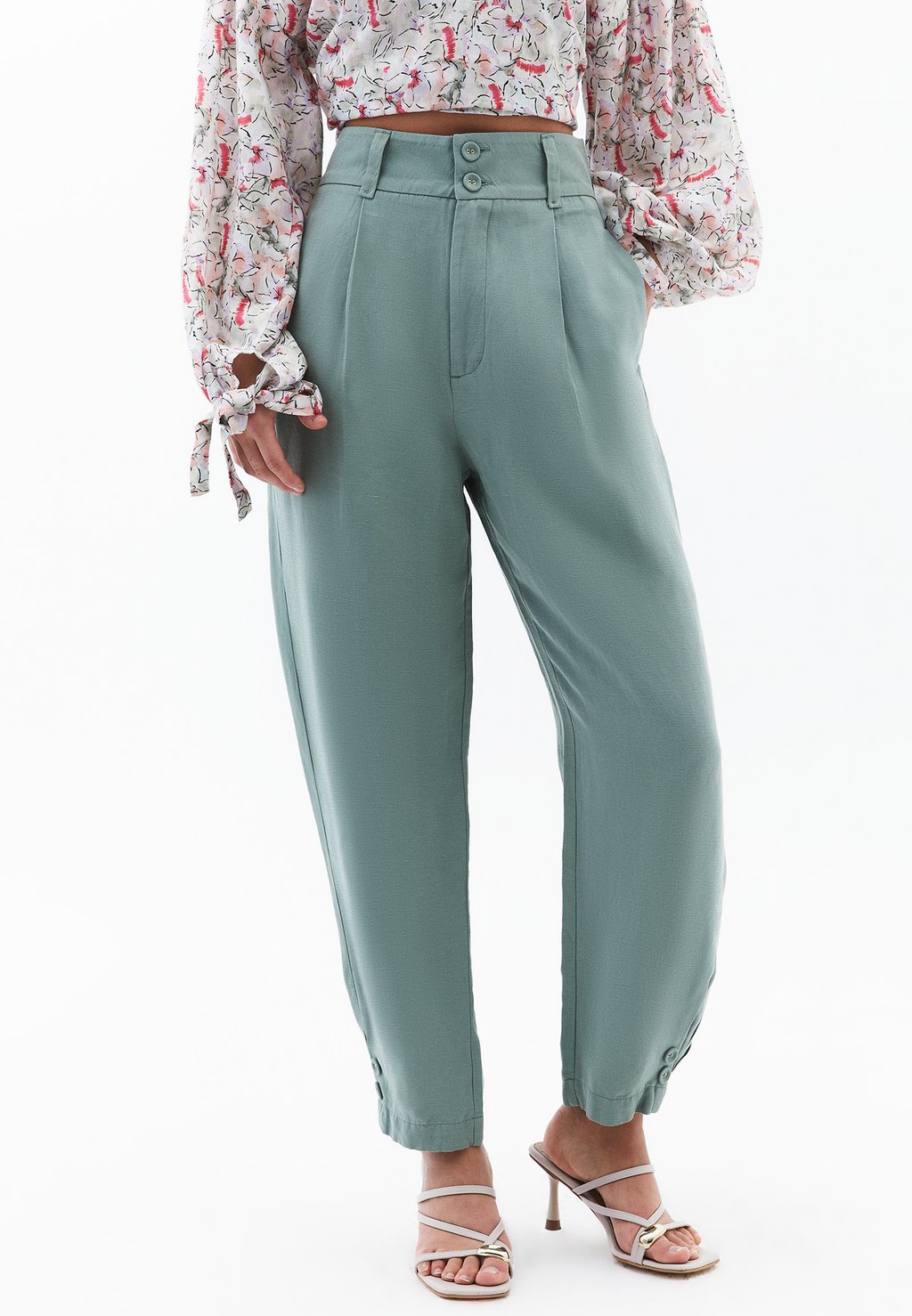Брюки ULTRA HOHER TAILLE MIT WEITER FORM OXXO, хаки
Брюки ULTRA HOHER TAILLE MIT WEITER FORM OXXO, хаки