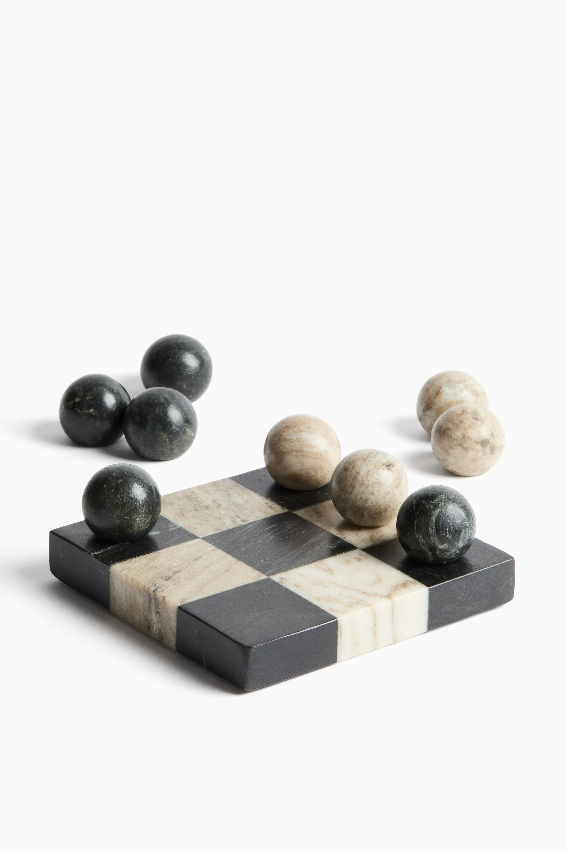 Настольная игра H&M Board, бежевый/черный
Настольная игра H&M Board, бежевый/черный