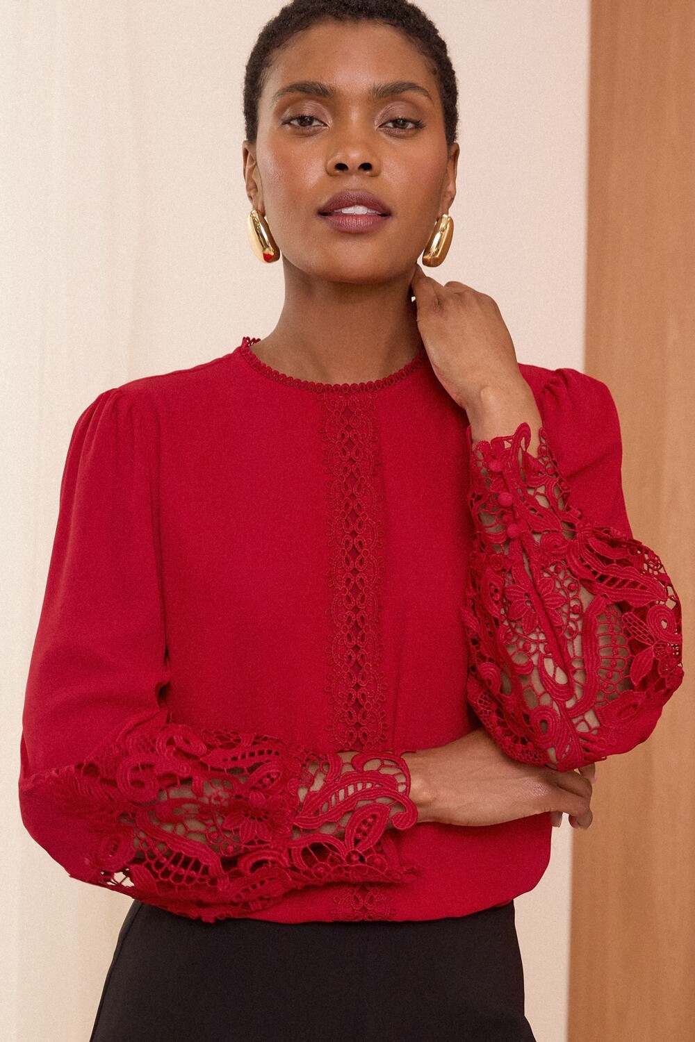 Блузка с круглым вырезом и кружевными манжетами Love & Roses, красный
Блузка с круглым вырезом и кружевными манжетами Love & Roses, красный