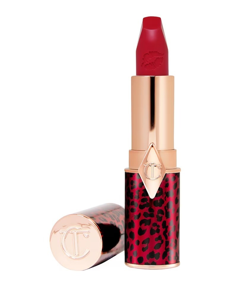 Губная помада Charlotte Tilbury Hot Lips 2.0, оттенок Patsy Red
Губная помада Charlotte Tilbury Hot Lips 2.0, оттенок Patsy Red